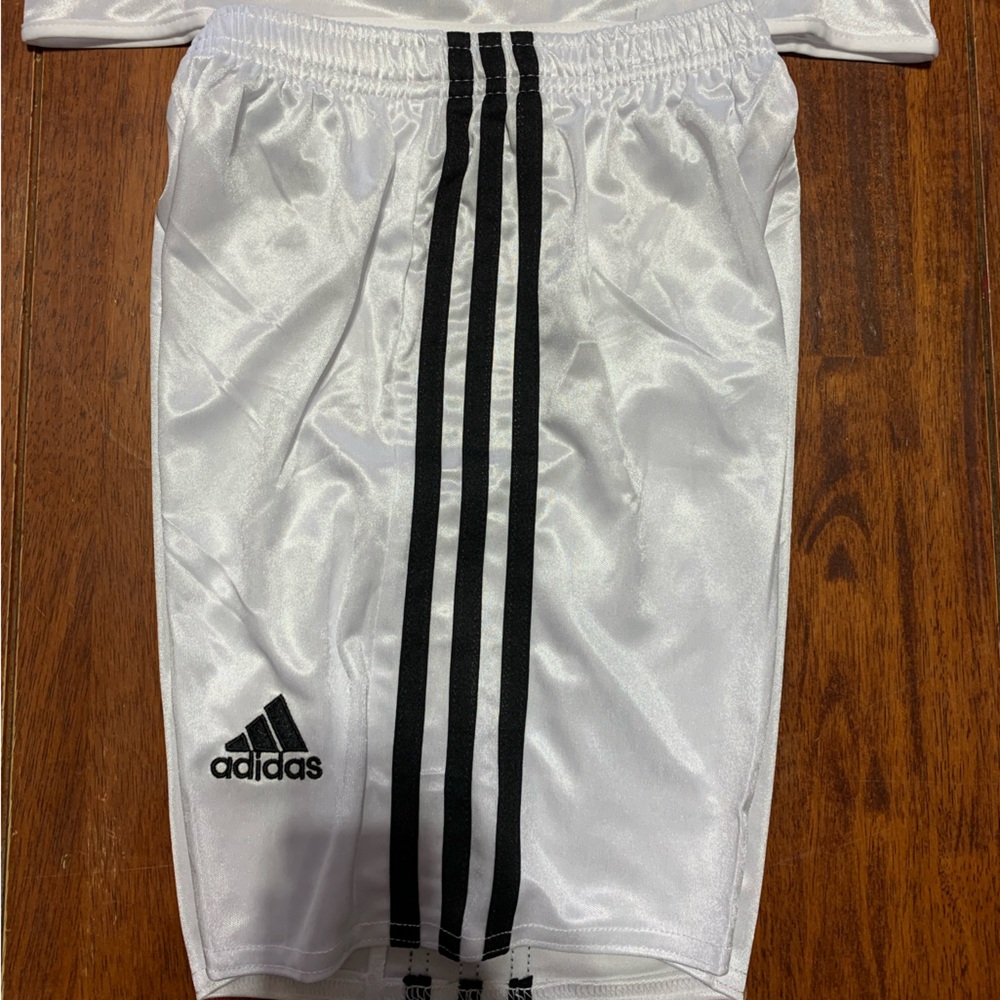 Kids Retro Real Madrid 04/05 Jersey - Picture 9 of 13